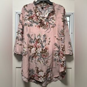 Woman’s SHEIN Blouse. Pink Floral 3/4 SLeeve V-Neck (207)